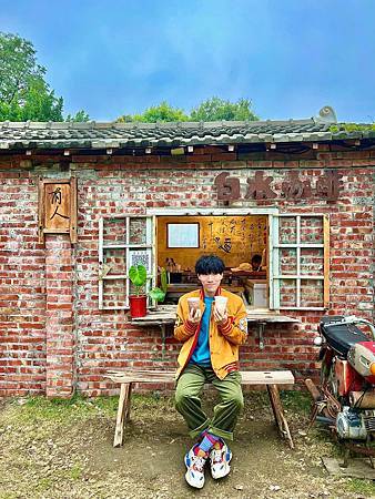 <<嘉義>>嘉義唯一有推出火山排骨的泰式餐廳//羅宋麵包跟打