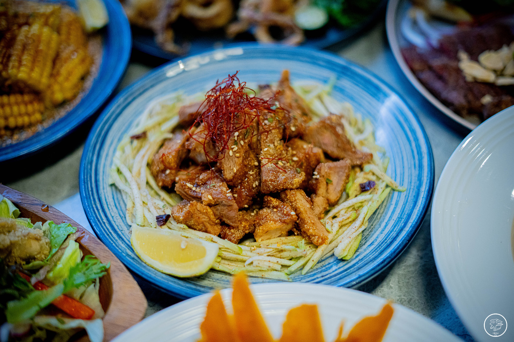 <<嘉義>>網美風的餐酒館//炸炸麥芽豬菲力以及吮指香辣玉米 <<嘉義>>網美風的餐酒館//炸炸麥芽豬菲力以及吮指香辣玉米