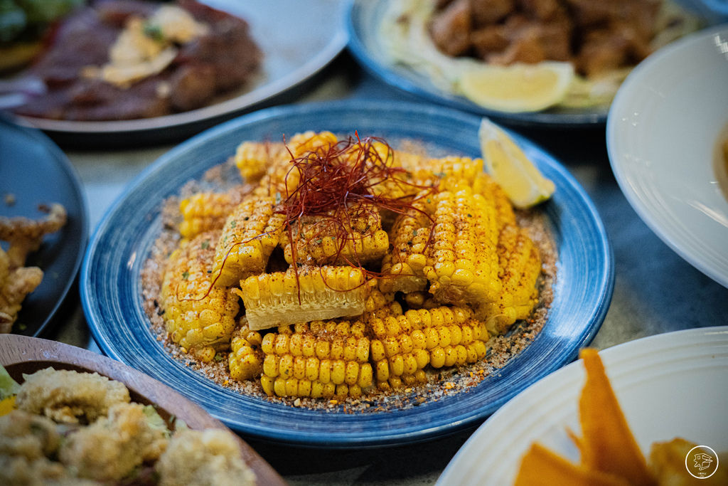 <<嘉義>>網美風的餐酒館//炸炸麥芽豬菲力以及吮指香辣玉米 <<嘉義>>網美風的餐酒館//炸炸麥芽豬菲力以及吮指香辣玉米