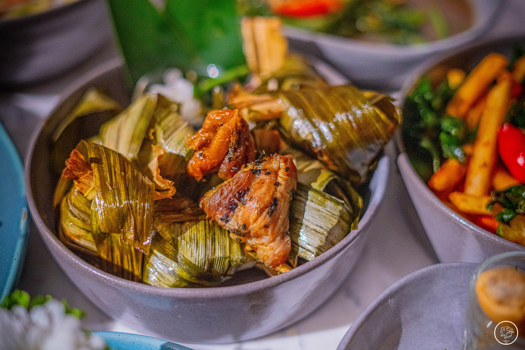 <<嘉義>>嘉義唯一有推出火山排骨的泰式餐廳//羅宋麵包跟打 <<嘉義>>嘉義唯一有推出火山排骨的泰式餐廳//羅宋麵包跟打