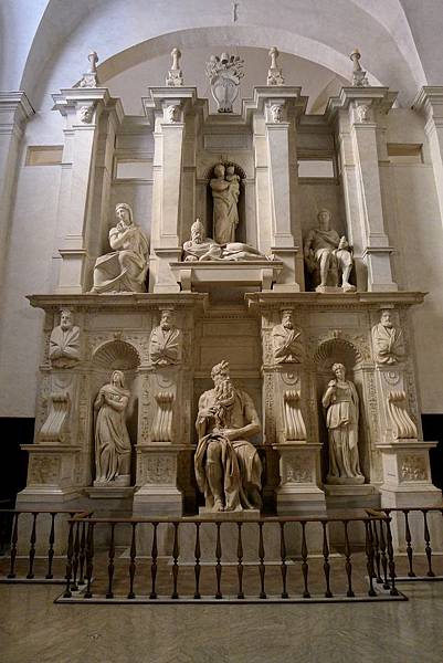 Tomb of Pope Julius II.jpg