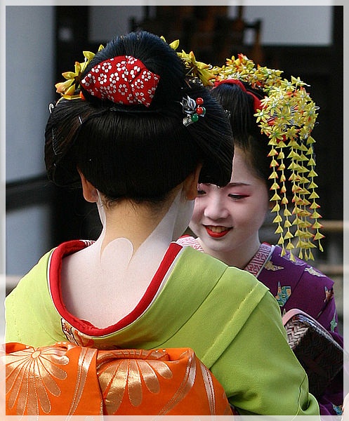 497px-Geisha-kyoto-2004-11-21