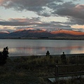 lake takapo很大遠處還有  白雪與山