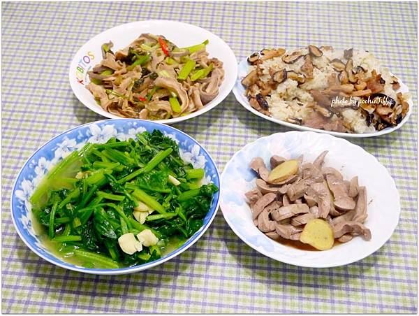 「阿母版清爽油飯。清炒波菜。麻油腰子。酸菜豬肚」