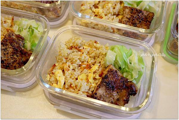 「櫻花蝦炒飯+梨子醬烤豬里肌肉排+清燙高麗菜」 「櫻花蝦炒飯+梨子醬烤豬里肌肉排+清燙高麗菜」