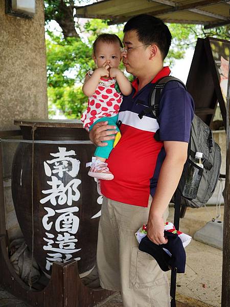 阿荳在挖鼻孔 又在搞笑ㄌ