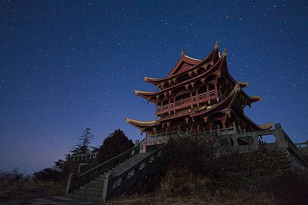 800px-星耀万佛顶Stars_above_Ten_Thousand_Buddha