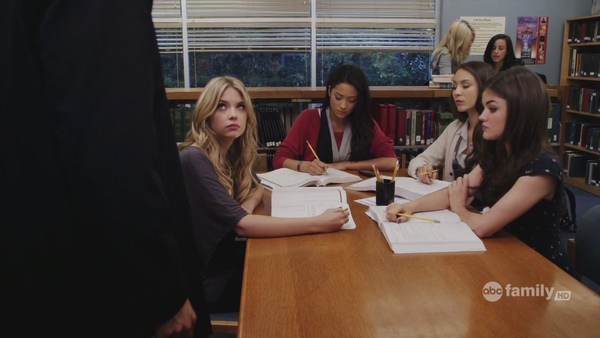 pretty.little.liars.s01e09.720p.hdtv.x264-ctu[22-44-07].JPG