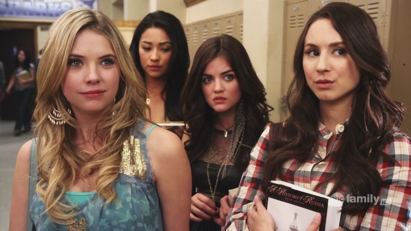 Pretty.Little.Liars.S01E03.720p.HDTV.x264-CTU[09-10-54].JPG