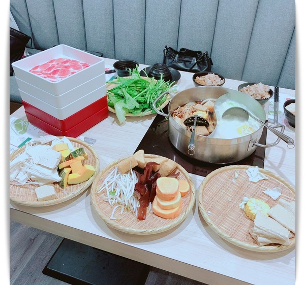 肉肉吃到飽「星野肉肉鍋-左營新光三越店」CP值高高 ❤