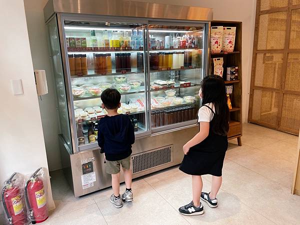 高雄美術館「癮燒精食」精緻餐盒還有食材超市可以逛！！