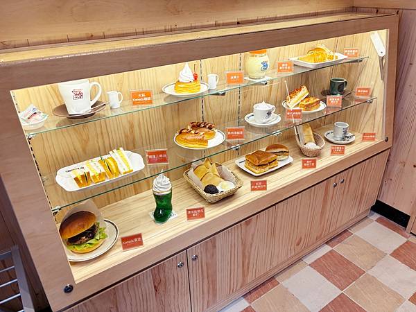 高雄美術館「Komeda's Coffee客美多咖啡」點飲料