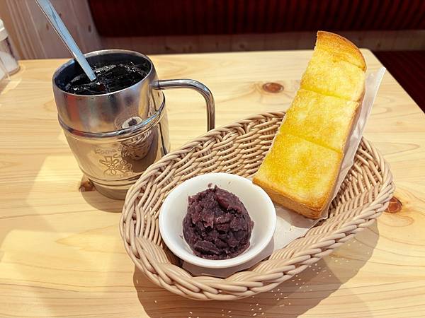 高雄美術館「Komeda's Coffee客美多咖啡」點飲料