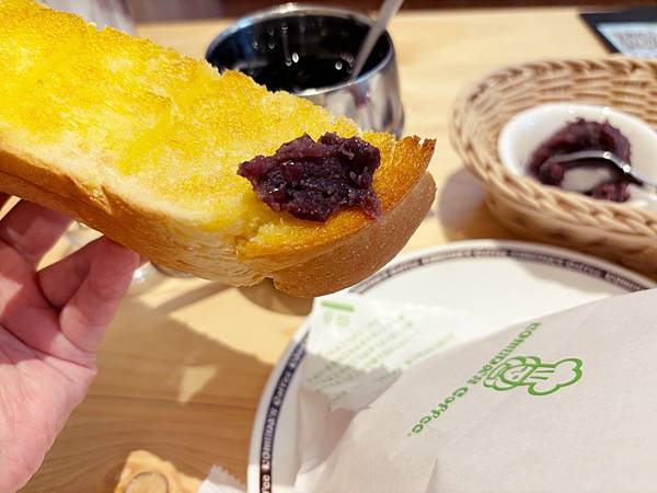 高雄美術館「Komeda's Coffee客美多咖啡」點飲料