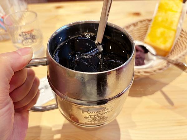 高雄美術館「Komeda's Coffee客美多咖啡」點飲料