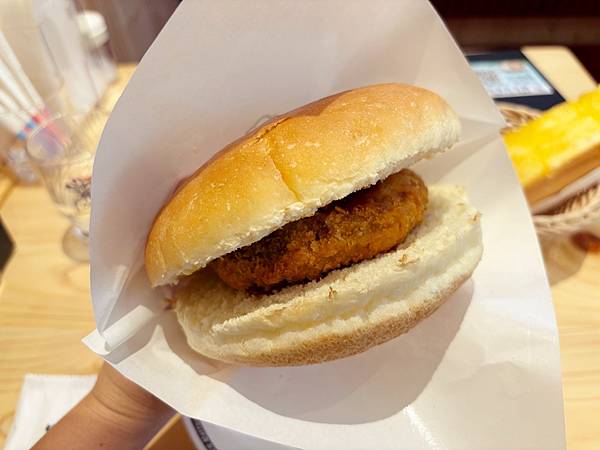 高雄美術館「Komeda's Coffee客美多咖啡」點飲料