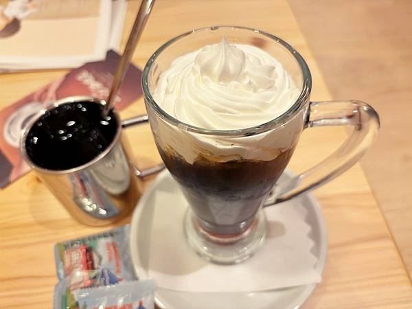 高雄美術館「Komeda's Coffee客美多咖啡」點飲料