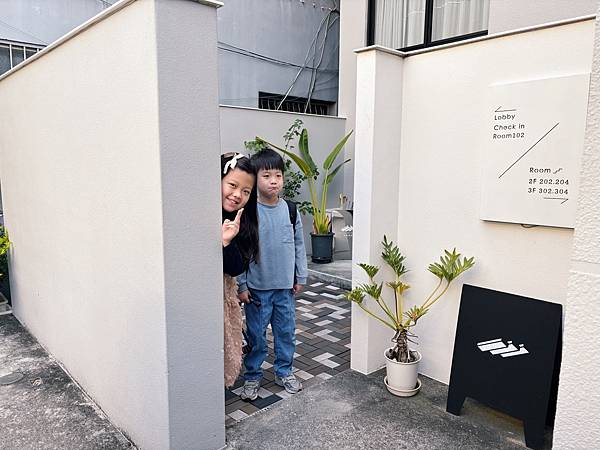 雲林「斗宅旅店」灰白色系、令人放鬆的簡約風。