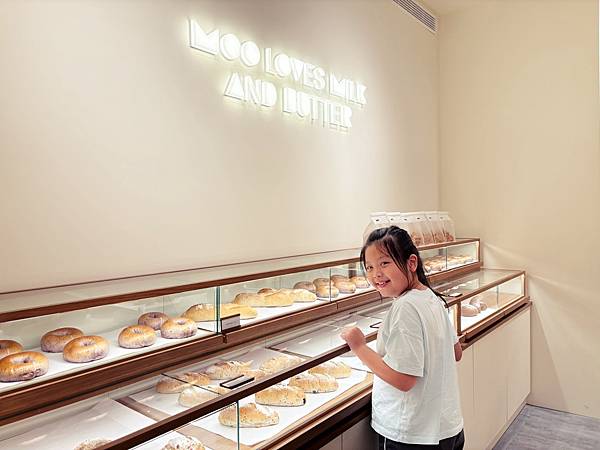 高雄美術館「MOO日式麵包」日系質感麵包店。
