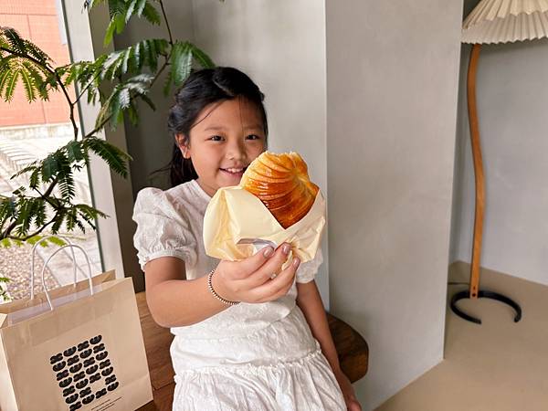 台南三井「小花麵包店 」讓人喜歡的日式鄉村風♡