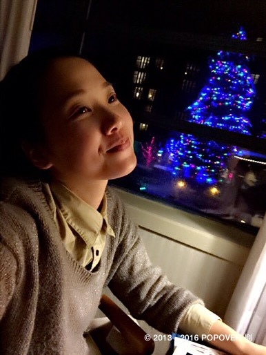 2016@The Listel Hotel Whistler_豪華間‧房型_Selfie w/xmas tree-1/10