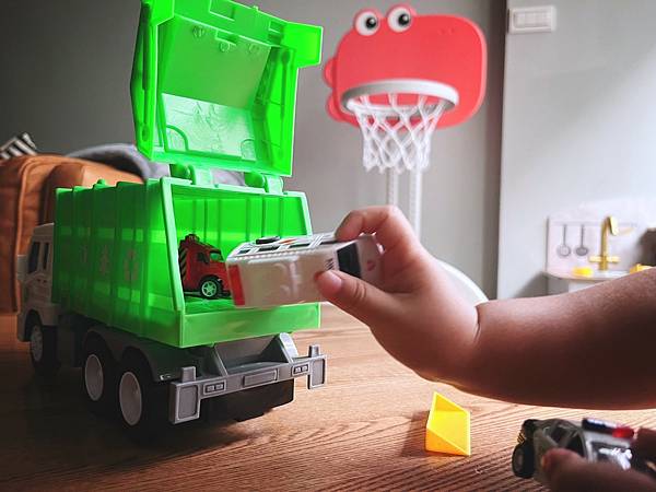 LINE_ALBUM_頑玩具_221006_0.jpg LINE_ALBUM_頑玩具_221006_0.jpg