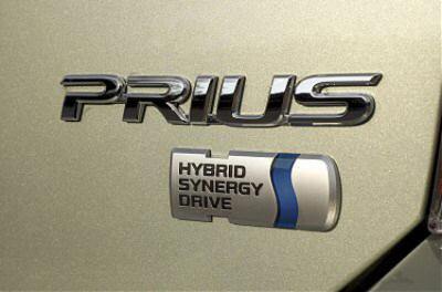 toyota-announces-price-drop-for-new-standard-2008-prius-hybrid-model.jpg