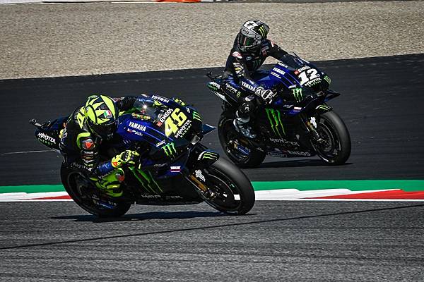 12-maverick-vinales-esp-46-valentino-rossi-itae-2514.gallery_full_top_fullscreen.jpg