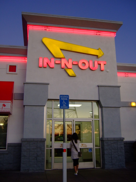 最好吃的漢堡-->IN-N-OUT