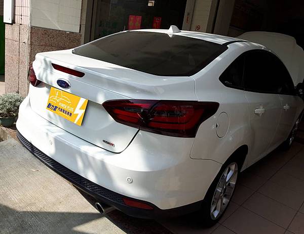 福特FORD FOCUE 2014年式 柴油-使用德國進口 黑豹電瓶