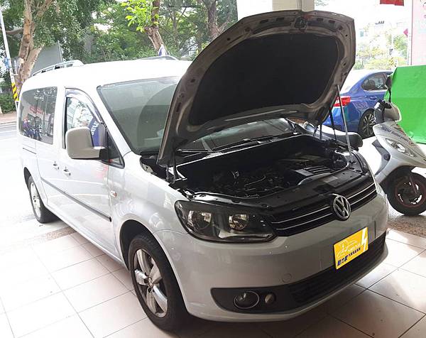 福斯VOLKSWAGEN   CADDY- 台南進口車電瓶更換