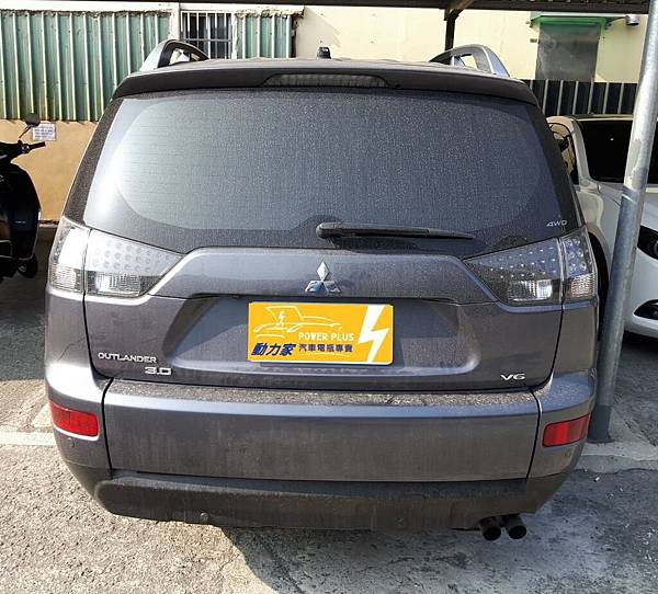 三菱MITSUBISHI OUTLANDER-更換國際牌藍電