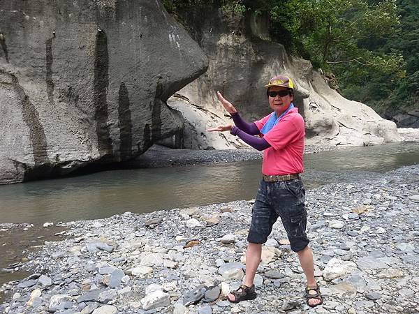 武界龍紋石104.07.04 (5).jpg