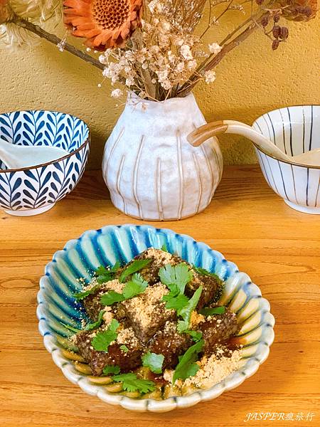 【花蓮美食】推薦無敵牛肉麵和好吃滷味，超人氣文青風麵店南島百