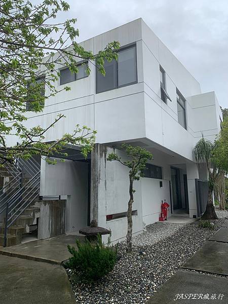 【花蓮住宿】瑞穗住宿首選,山下的厝溫泉民宿,特色黃金湯加上設