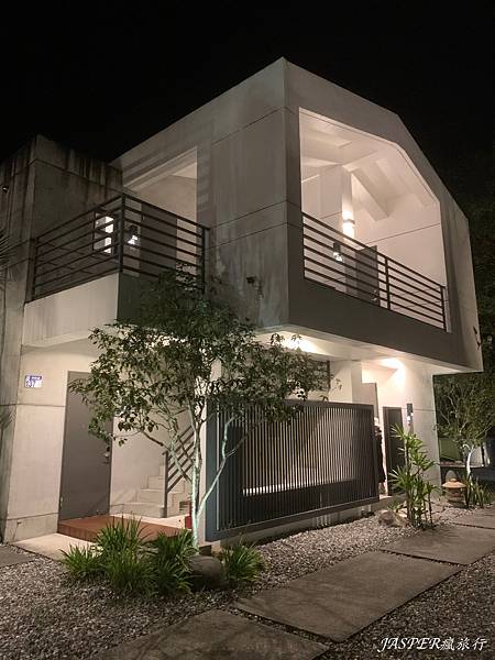 【花蓮住宿】瑞穗住宿首選,山下的厝溫泉民宿,特色黃金湯加上設