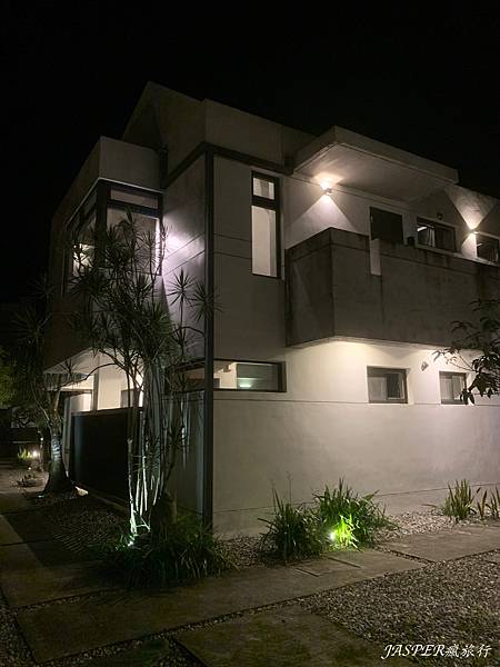 【花蓮住宿】瑞穗住宿首選,山下的厝溫泉民宿,特色黃金湯加上設