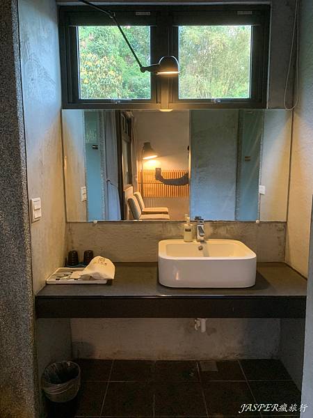 【花蓮住宿】瑞穗住宿首選,山下的厝溫泉民宿,特色黃金湯加上設