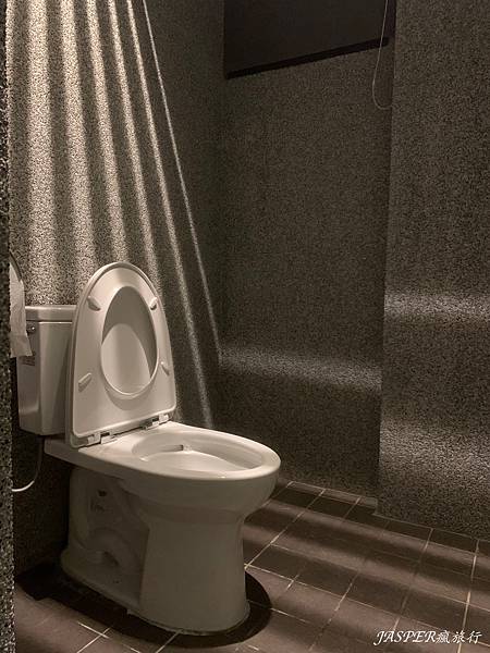 【花蓮住宿】瑞穗住宿首選,山下的厝溫泉民宿,特色黃金湯加上設