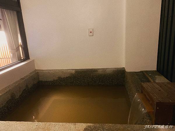 【花蓮住宿】瑞穗住宿首選,山下的厝溫泉民宿,特色黃金湯加上設