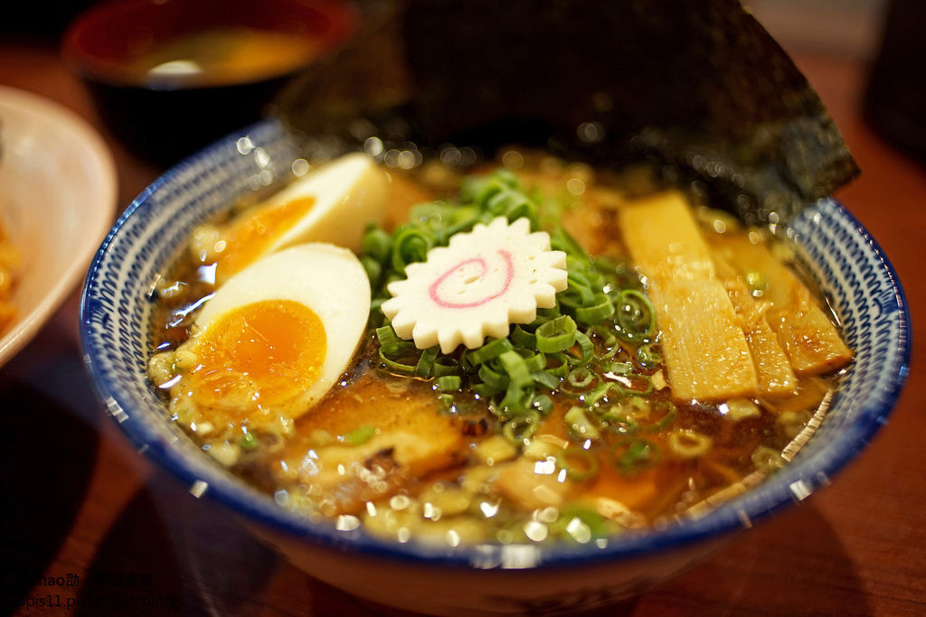 食記 日本名店 半熟堂 來台灣了 愛知縣道地重口味濃郁經典 台北東區就能吃到超人氣排隊美食 Shao劭 微旅食宿