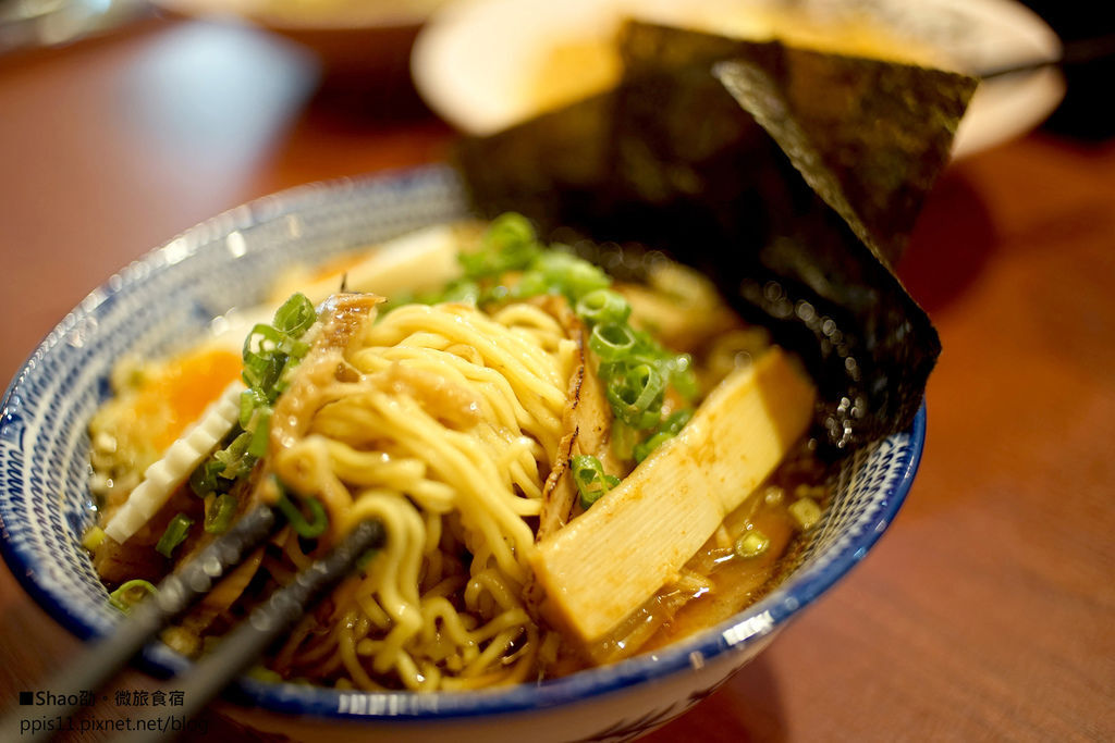 食記 日本名店 半熟堂 來台灣了 愛知縣道地重口味濃郁經典 台北東區就能吃到超人氣排隊美食 Shao劭 微旅食宿