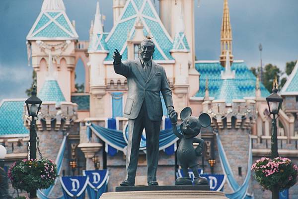 Disneyland Photo by Travis Gergen on Unsplash