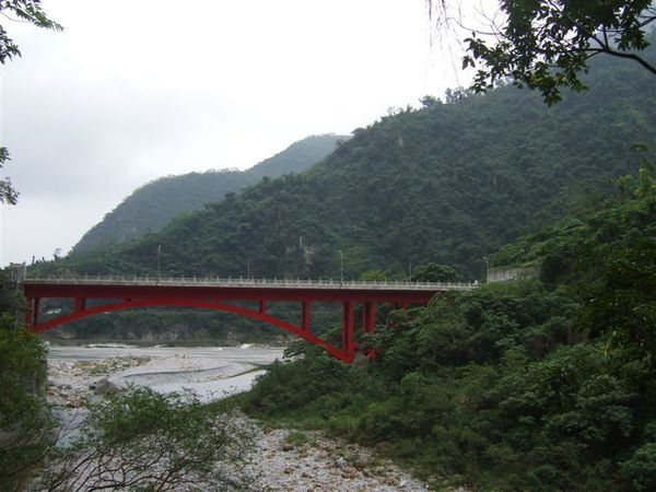 遠眺虹橋