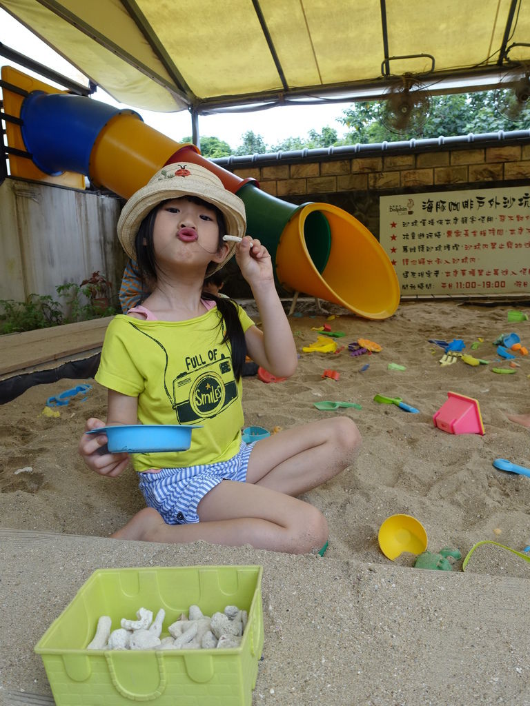 淡水三芝推薦親子海豚咖啡餐廳,一邊親近大自然一邊當網美!餐點很可以,餐具清潔須注意