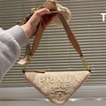プラダ バッグ 三角シルエット ロゴ エンボス ストロー素材