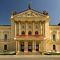 prague-state-opera-exterior