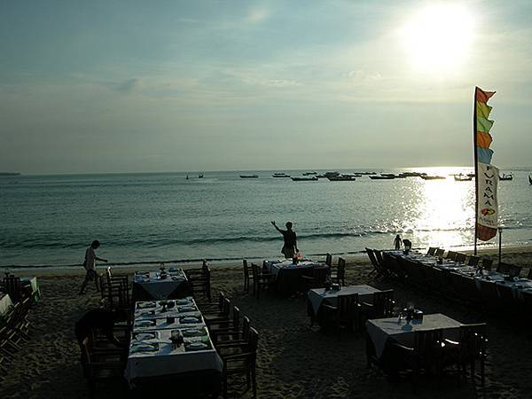 夕陽海岸吃晚餐