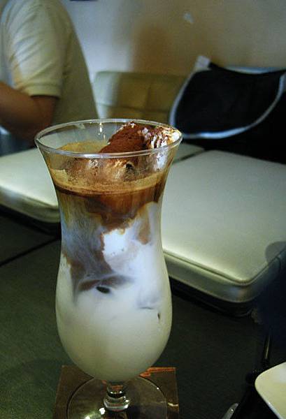 冰香草latte with 冰淇淋