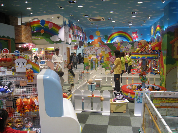 外面的遊樂園及賣店